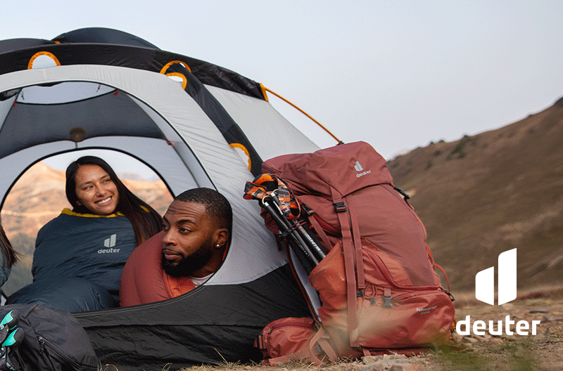 קמפינג בטבע עם תרמיל טיולים 30 ליטר